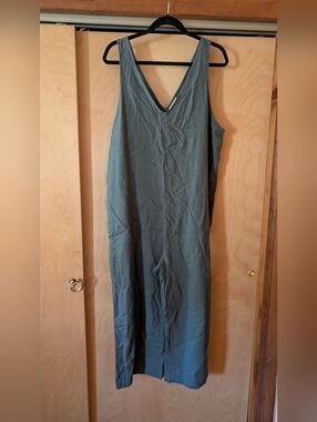 Universal Thread Sleeveless V-Neck Romper